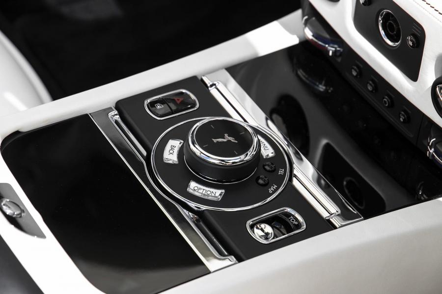 Детали интерьера Rolls-Royce Dawn by ONYX Concept 2017 года  (фото 23 из 35)